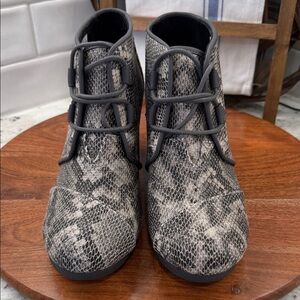 TOMS Kala Wedge Booties